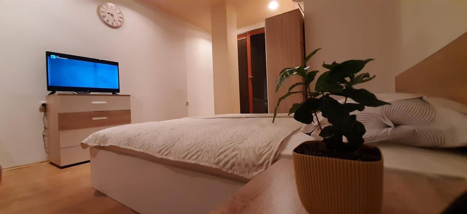 Apartment Riki 3 Near Bus Station أوهغيد الغرفة الصورة